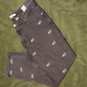 NEW. Tommy Jeans. Men's Dad Jeans with embroidered Tommy logo. Size 34x34